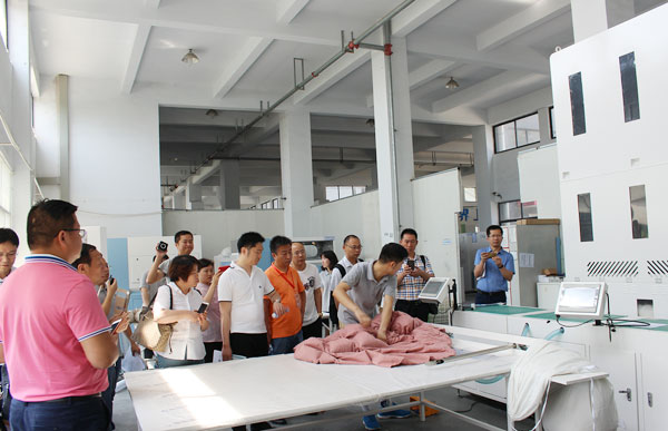 Bealead ha recibido a expertos en la industria de ropa de cama y han discutido juntos sobre la fabricación inteligente de textiles para el hogar.